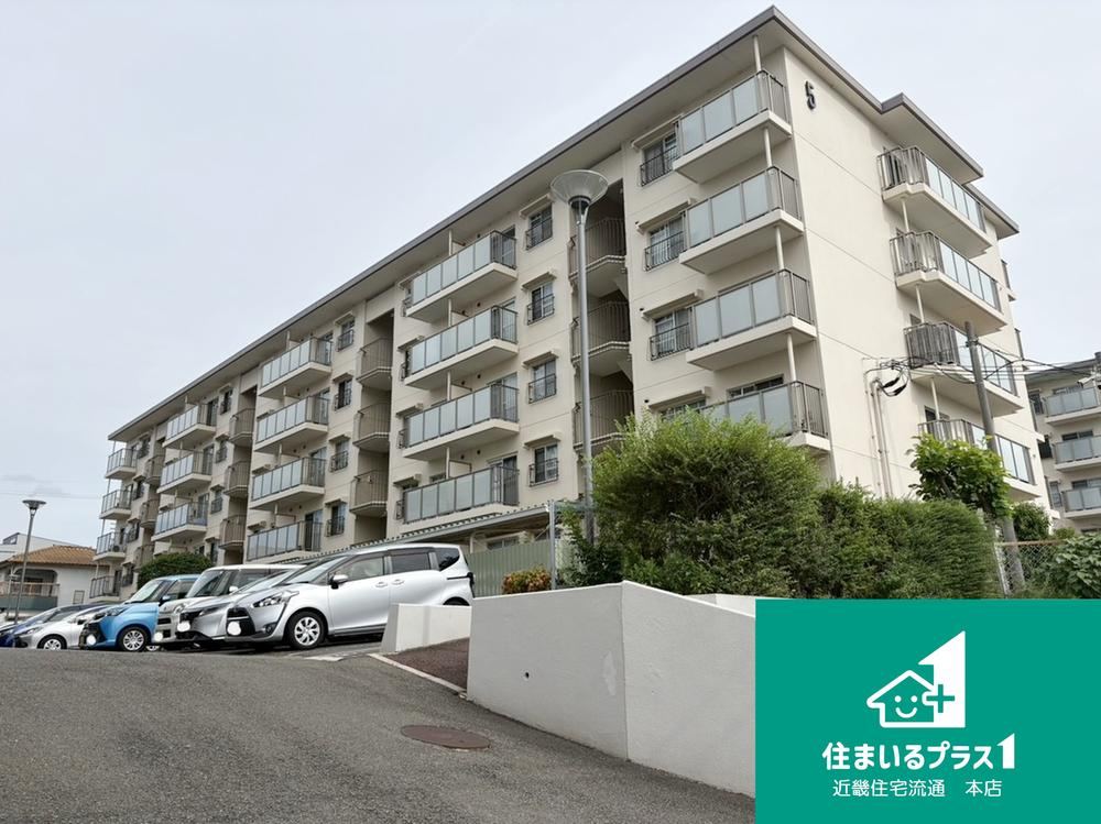3LDK+S apartment in Hirakata, Osaka - Photo 1