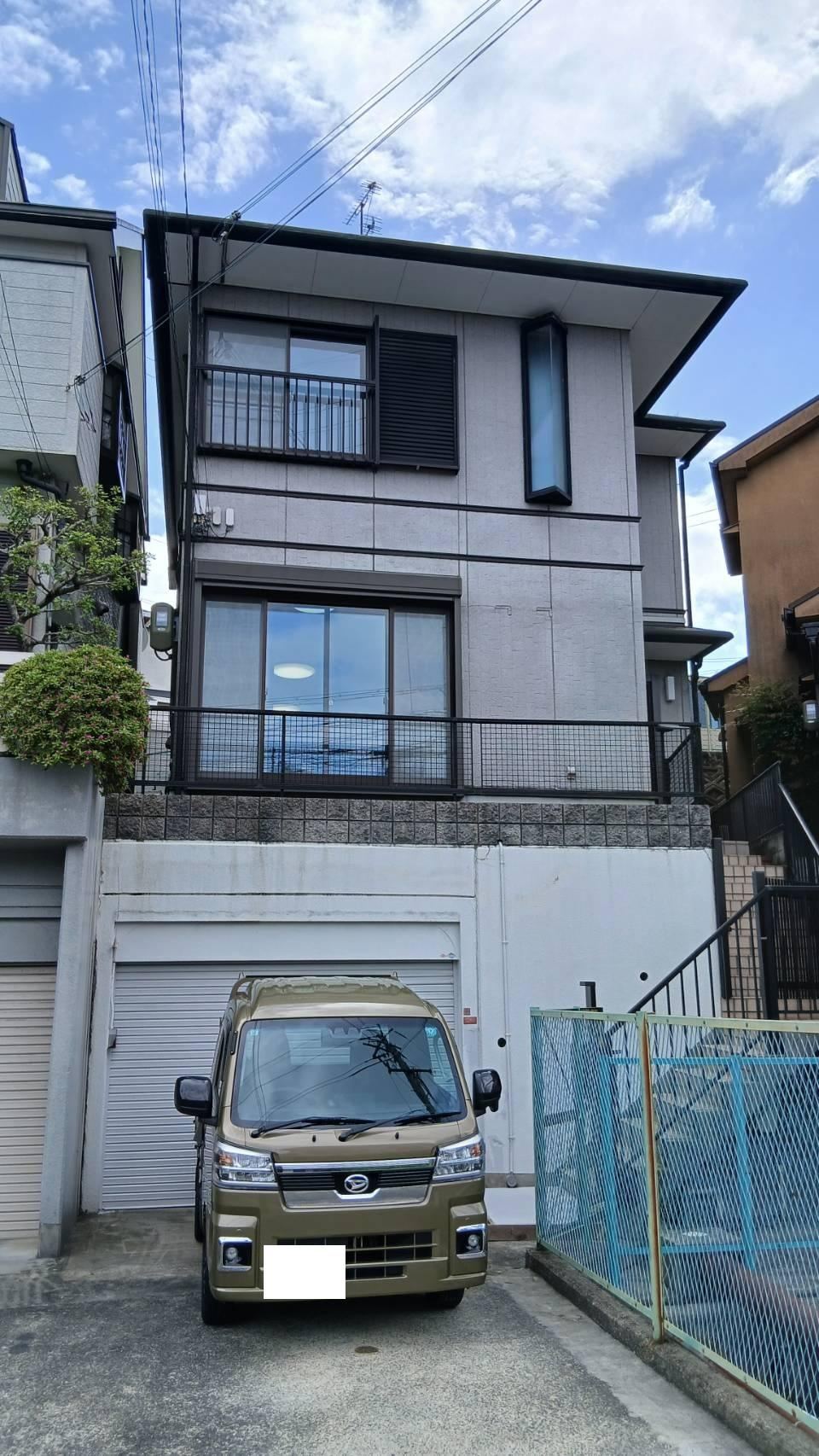 4LDK house in Hirakata, Osaka - Photo 1