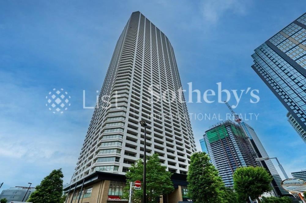 3LDK apartment in Shinjuku Ward, Tokyo - Photo 1