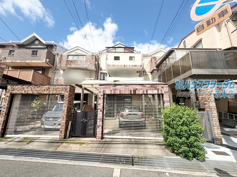 4LDK house in Suita, Osaka - Photo 1