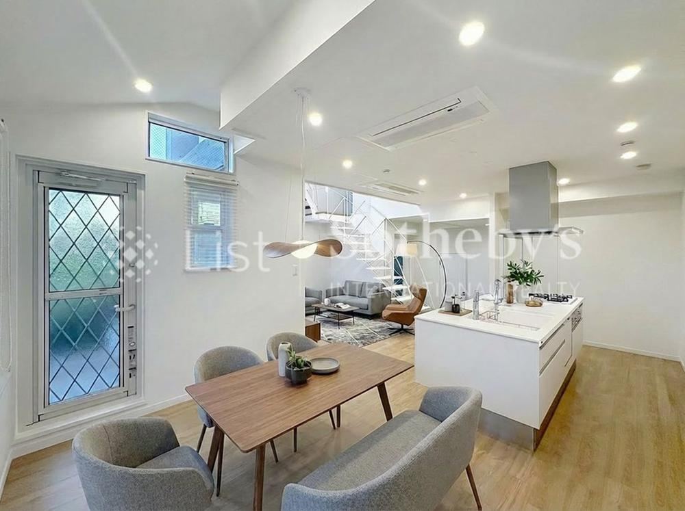 4LDK house in Suginami Ward, Tokyo - Photo 1