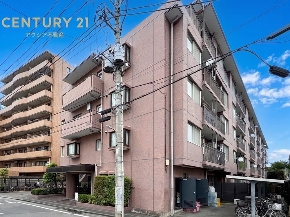 4LDK apartment in Chofu, Tokyo - Photo 1
