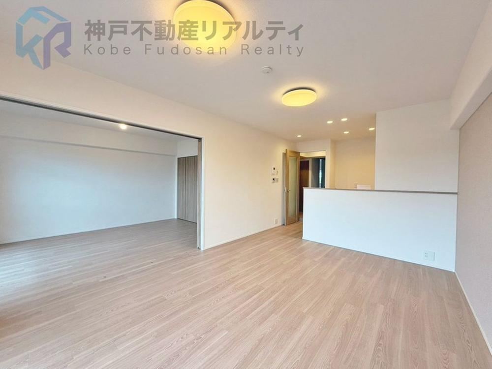 3LDK apartment in Nishinomiya, Hyogo - Photo 1