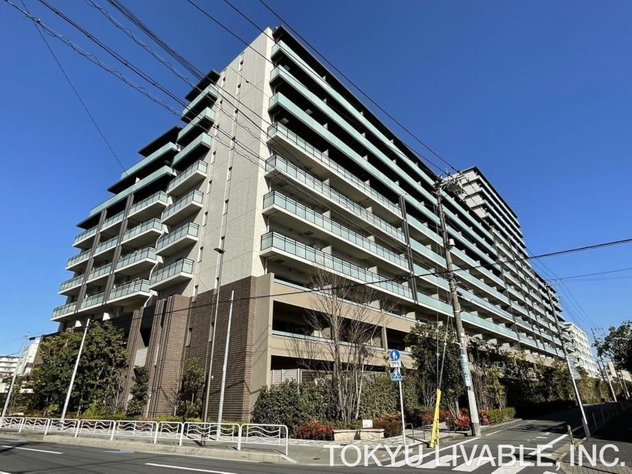 3LDK+S apartment in Koto Ward, Tokyo - Photo 1