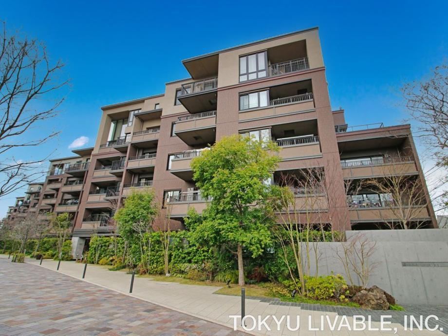 3LDK apartment in Chofu, Tokyo - Photo 1