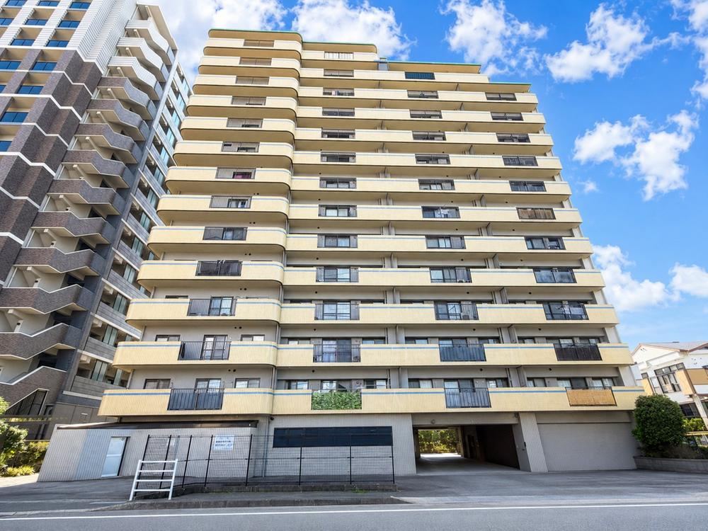 4LDK apartment in Kurume, Fukuoka - Photo 1