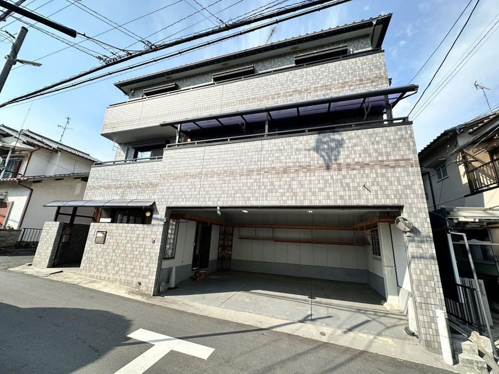 6LDK house in Habikino, Osaka - Photo 1