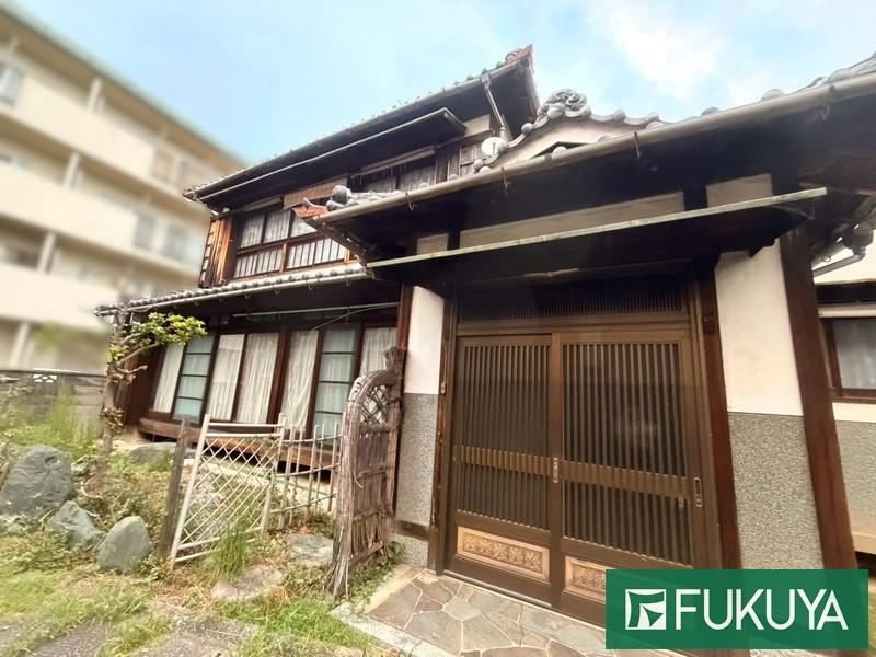7DK house in Hirakata, Osaka - Photo 1