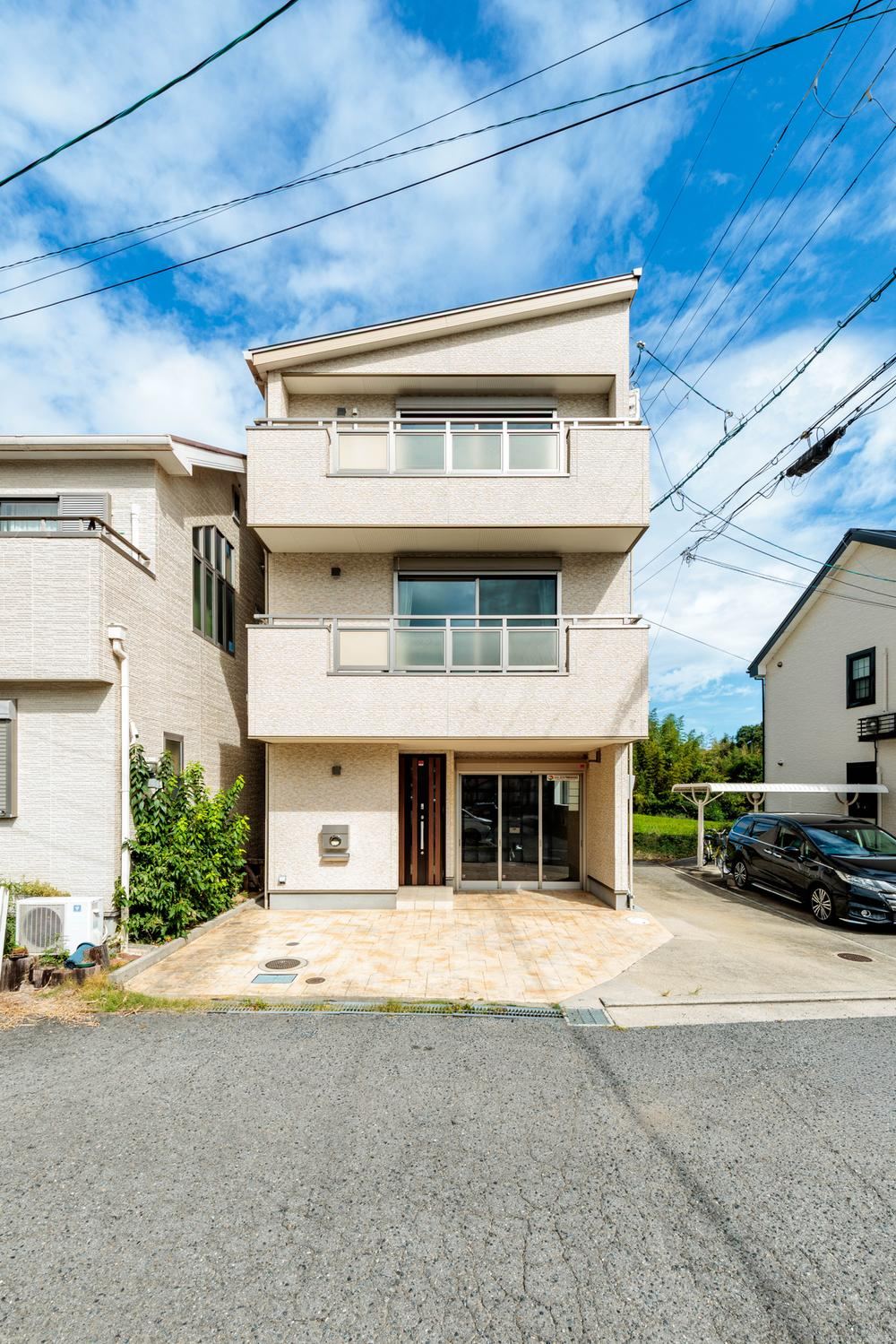 4LDK+2S house in Kawachinagano, Osaka - Photo 1