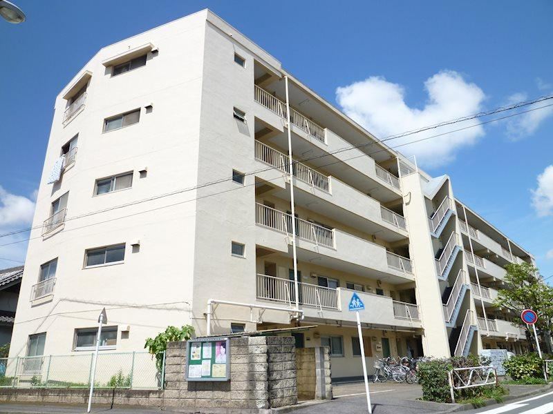2LDK apartment in Tsurumi Ward, Yokohama, Kanagawa - Photo 1