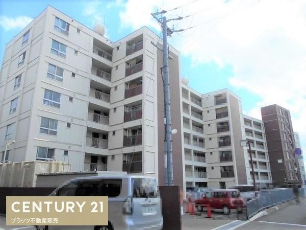 3LDK+S apartment in Toyonaka, Osaka - Photo 1