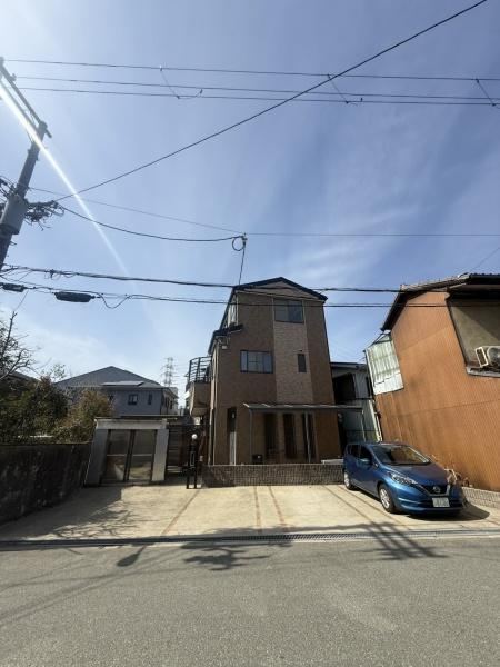 6LDK house in Konohana Ward, Osaka - Photo 1