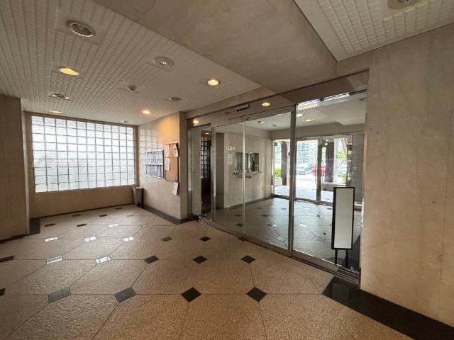 2LDK+S apartment in Urayasu, Chiba - Photo 1