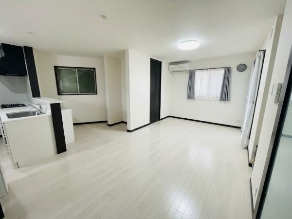 4LDK house in Higashiyodogawa Ward, Osaka - Photo 1