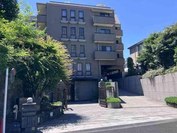 3LDK apartment in Minato Ward, Tokyo - Photo 1