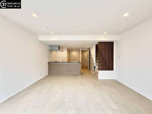 2LDK apartment in Meguro Ward, Tokyo - Photo 1