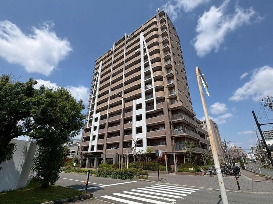 3LDK apartment in Tsurumi Ward, Osaka - Photo 1