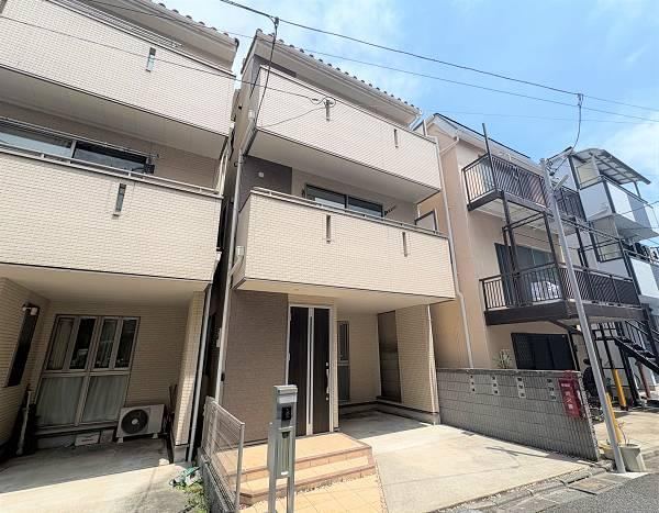 4LDK house in Itabashi Ward, Tokyo - Photo 1