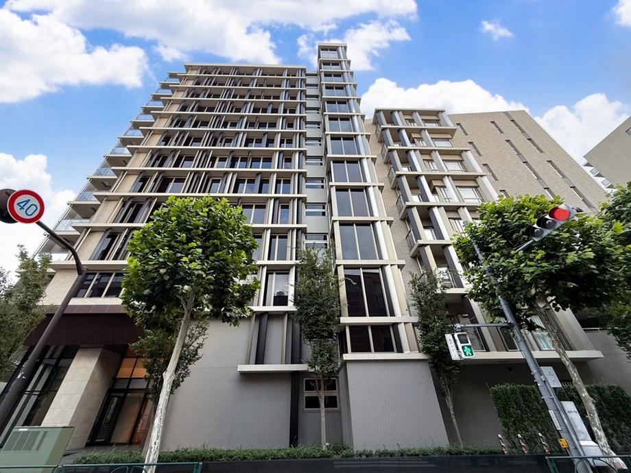 3LDK apartment in Shinjuku Ward, Tokyo - Photo 1