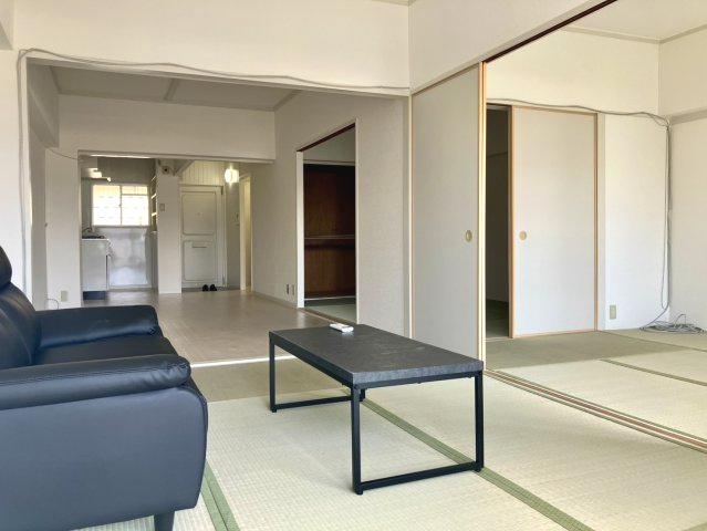 3LDK apartment in Joto Ward, Osaka - Photo 1