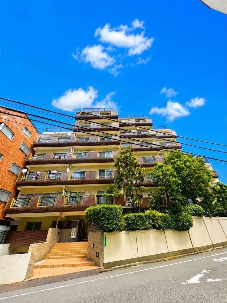 2LDK apartment in Shibuya Ward, Tokyo - Photo 1