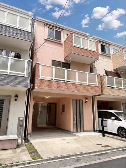 4LDK house in Yodogawa Ward, Osaka - Photo 1