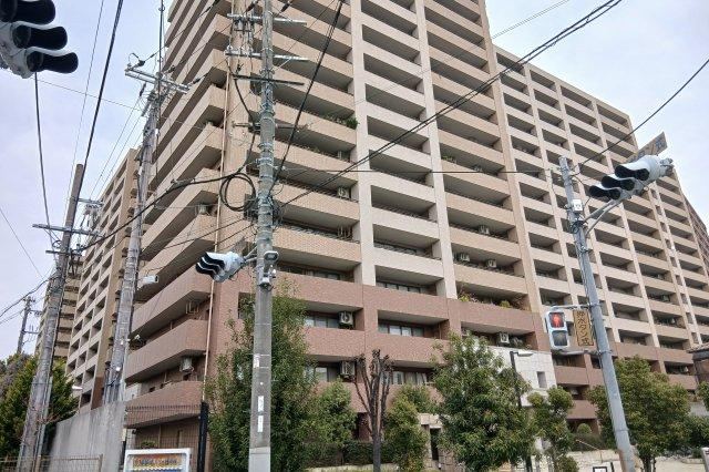 3LDK apartment in Yodogawa Ward, Osaka - Photo 1