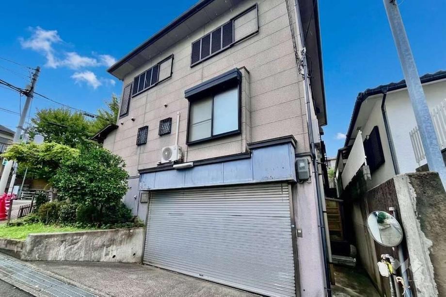 5LDK house in Suita, Osaka - Photo 1