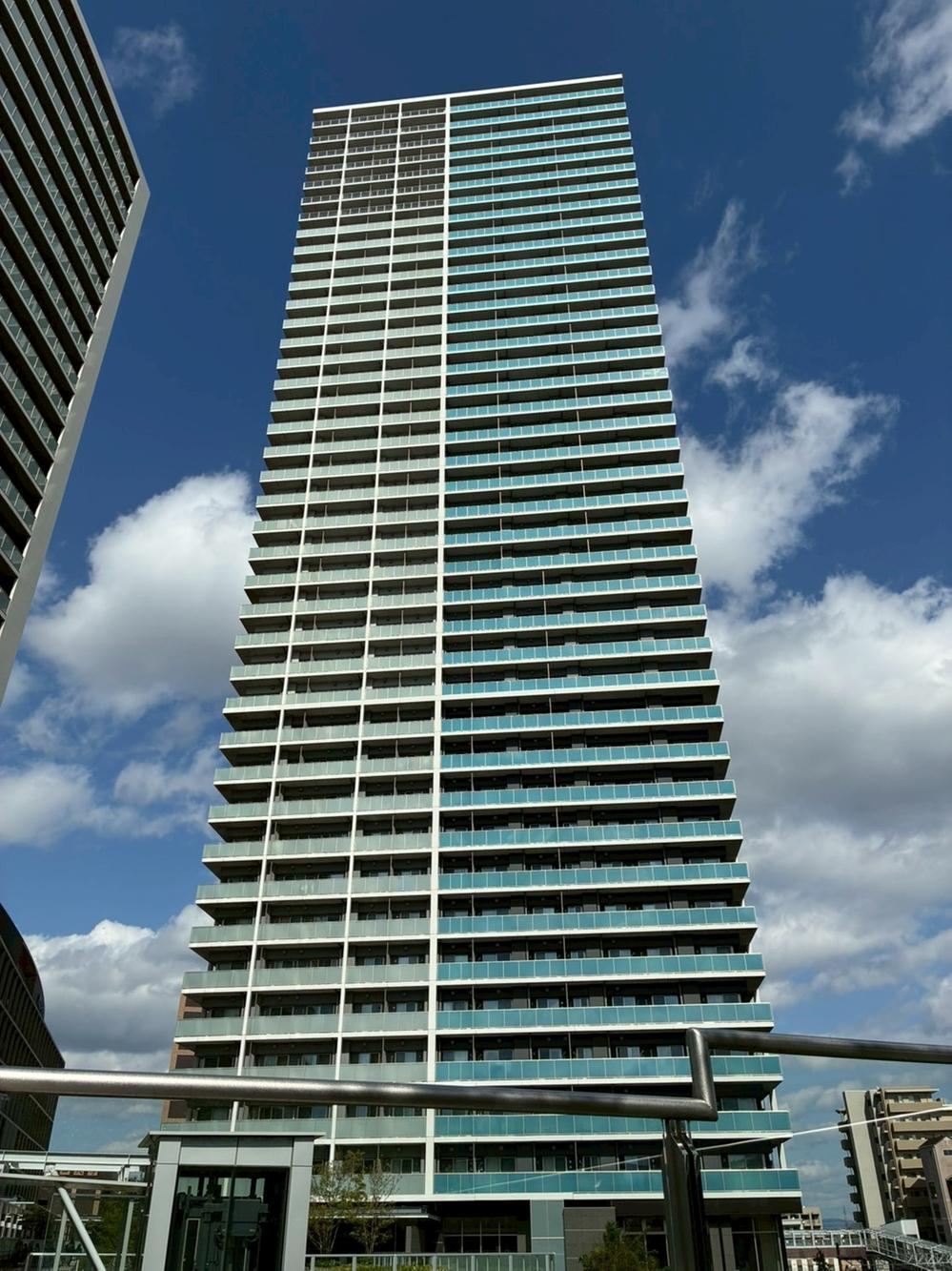 2LDK apartment in Takatsuki, Osaka - Photo 1