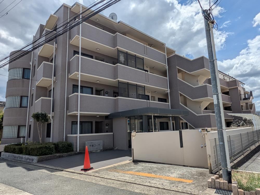 3LDK apartment in Itami, Hyogo - Photo 1