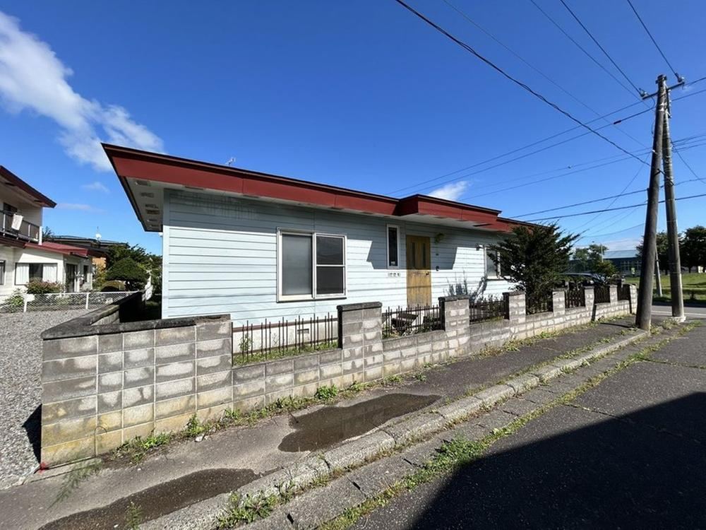 2LDK house in Tomakomai, Hokkaido - Photo 1