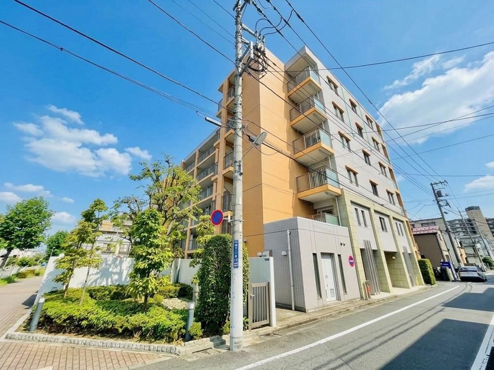3LDK apartment in Katsushika Ward, Tokyo - Photo 1