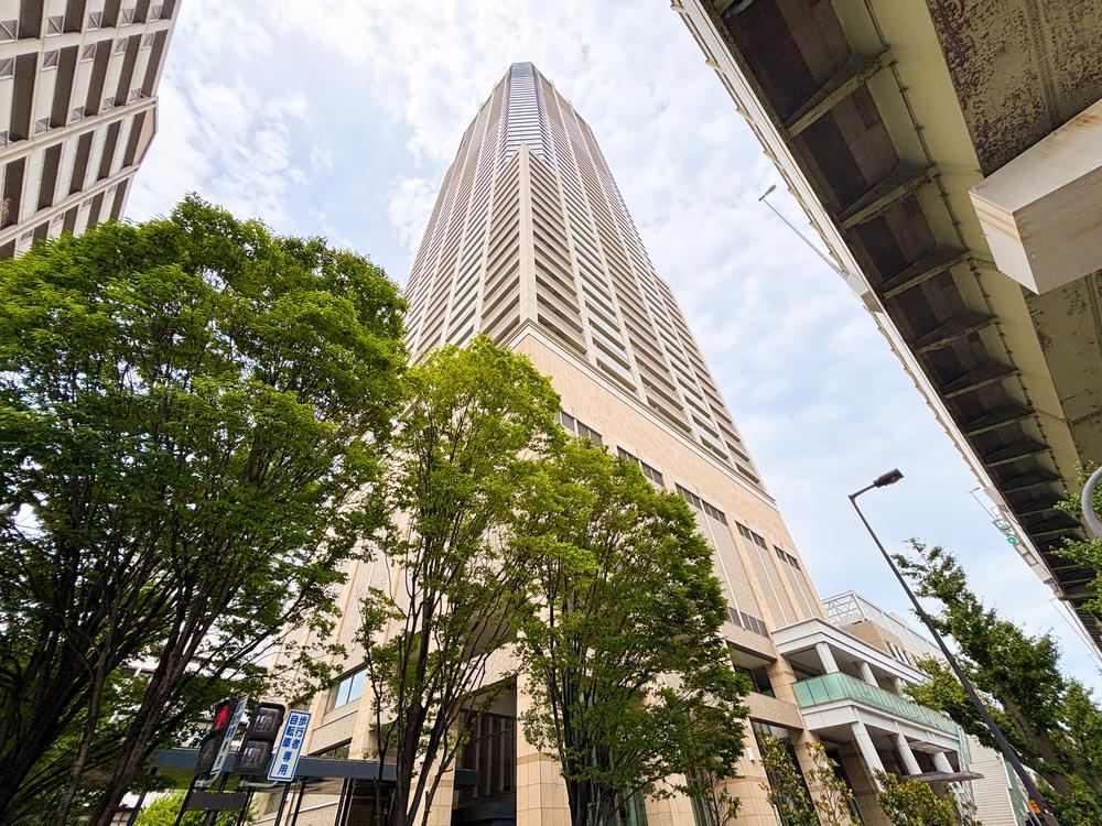 3LDK apartment in Minato Ward, Osaka - Photo 1