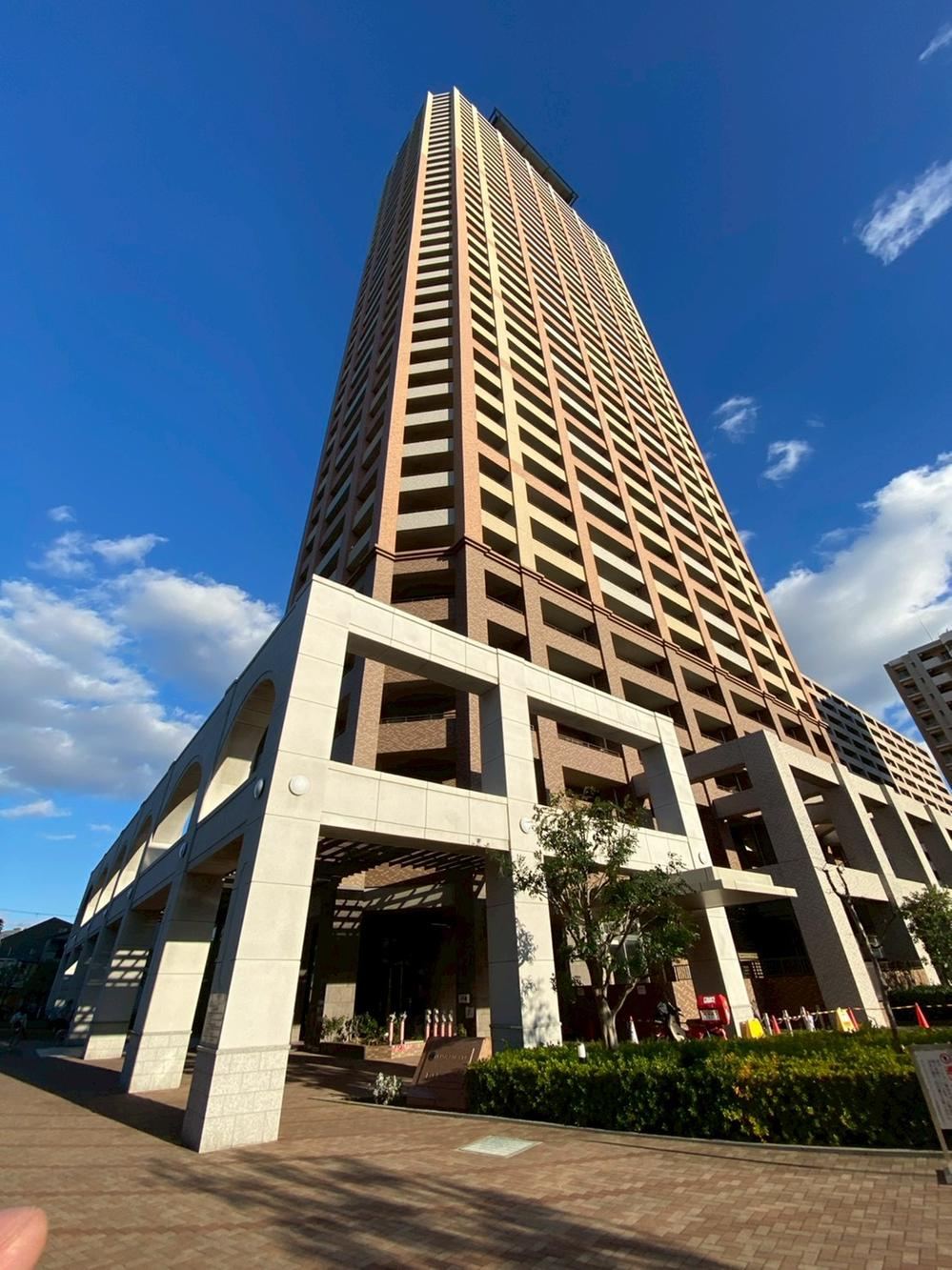 3LDK apartment in Minato Ward, Osaka - Photo 1