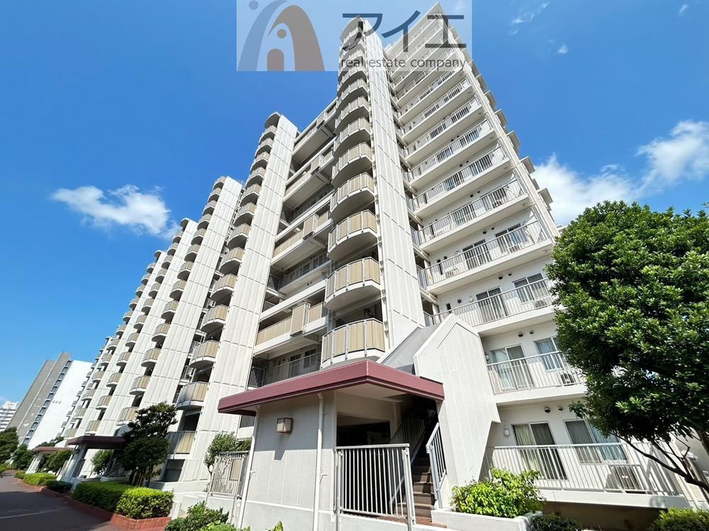4LDK apartment in Mihama Ward, Chiba - Photo 1