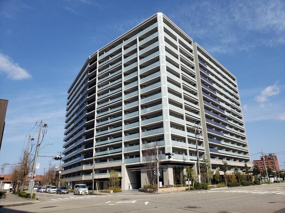 2LDK apartment in Kanazawa, Ishikawa - Photo 1