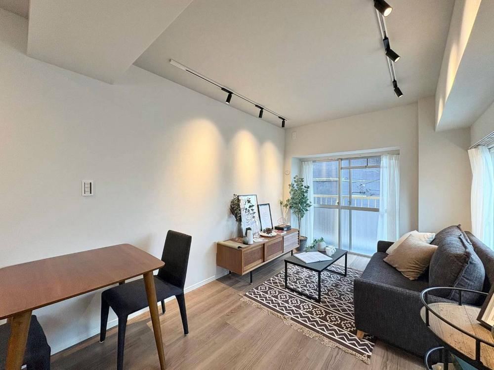 1LDK apartment in Shinjuku Ward, Tokyo - Photo 1