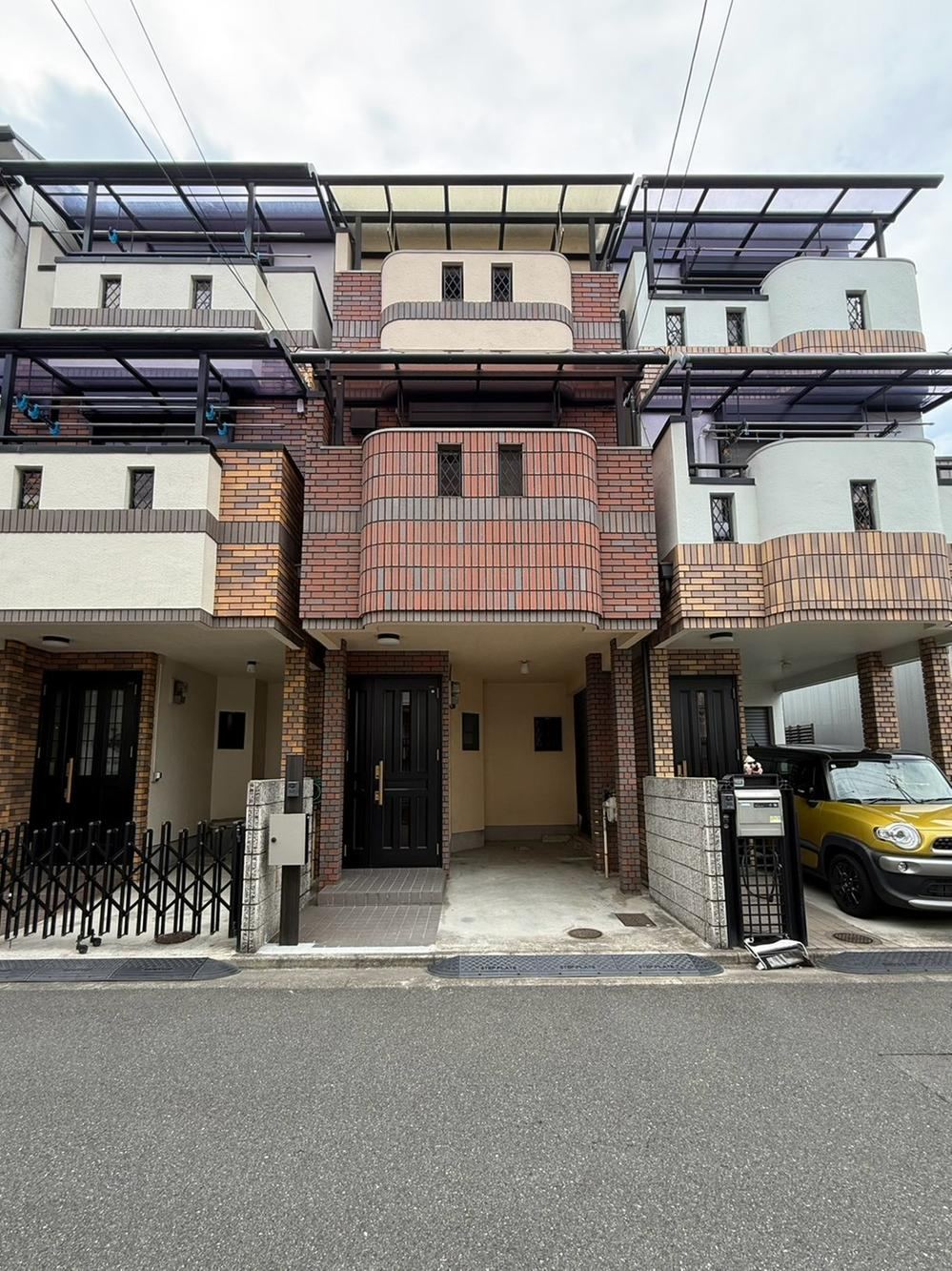 3LDK house in Higashiosaka, Osaka - Photo 1
