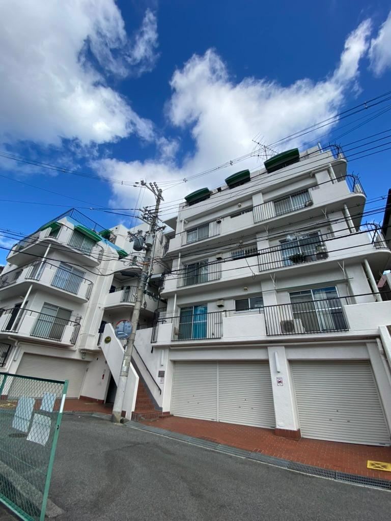 2LDK apartment in Chuo Ward, Kobe, Hyogo - Photo 1
