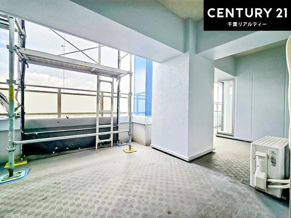 4LDK apartment in Mihama Ward, Chiba - Photo 1