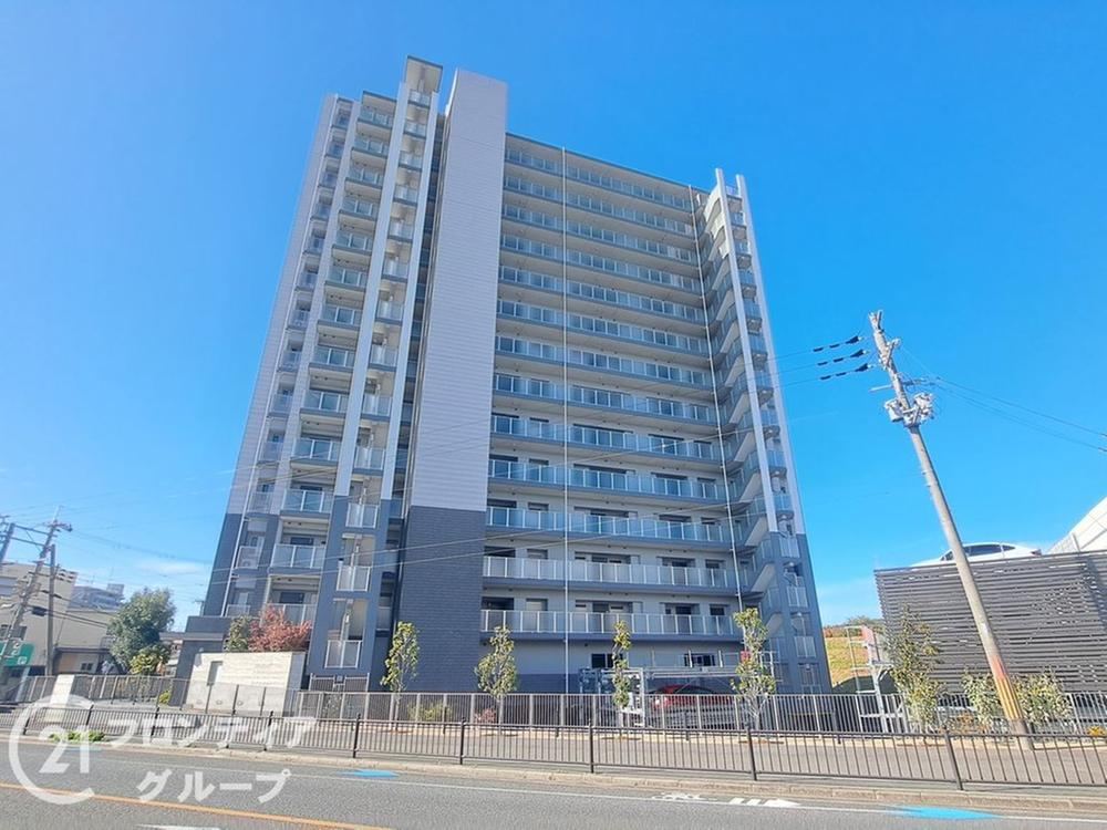 2LDK apartment in Hirakata, Osaka - Photo 1