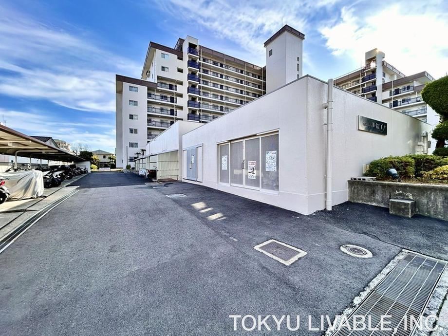 3LDK apartment in Suita, Osaka - Photo 1