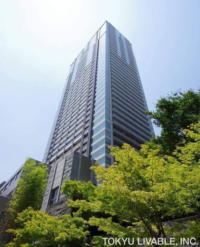 2LDK apartment in Minato Ward, Tokyo - Photo 1