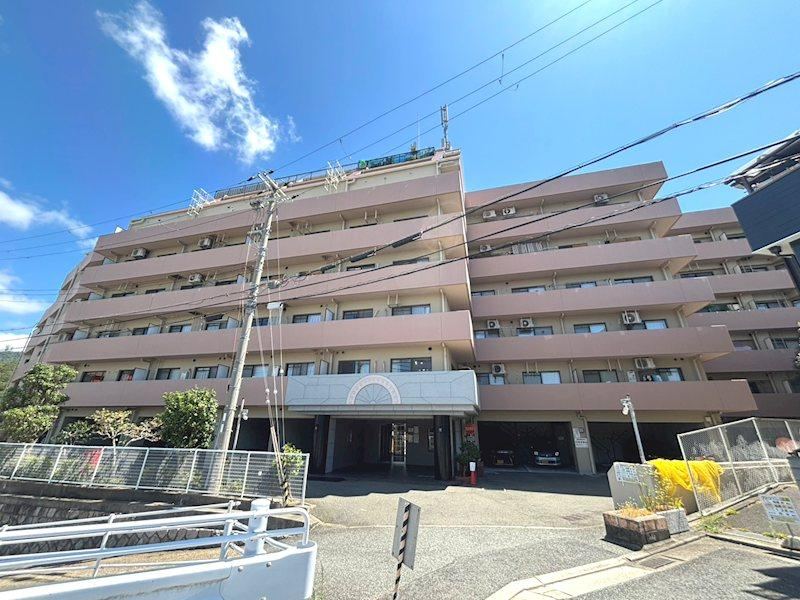 3LDK apartment in Hyogo Ward, Kobe, Hyogo - Photo 1