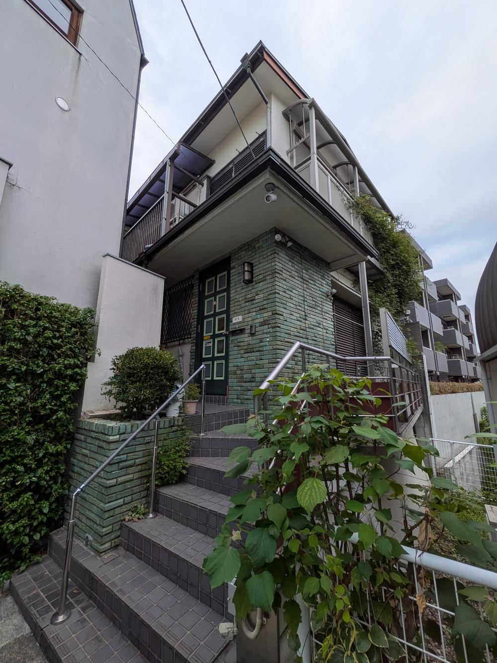 5LDK+2S house in Meguro Ward, Tokyo - Photo 1