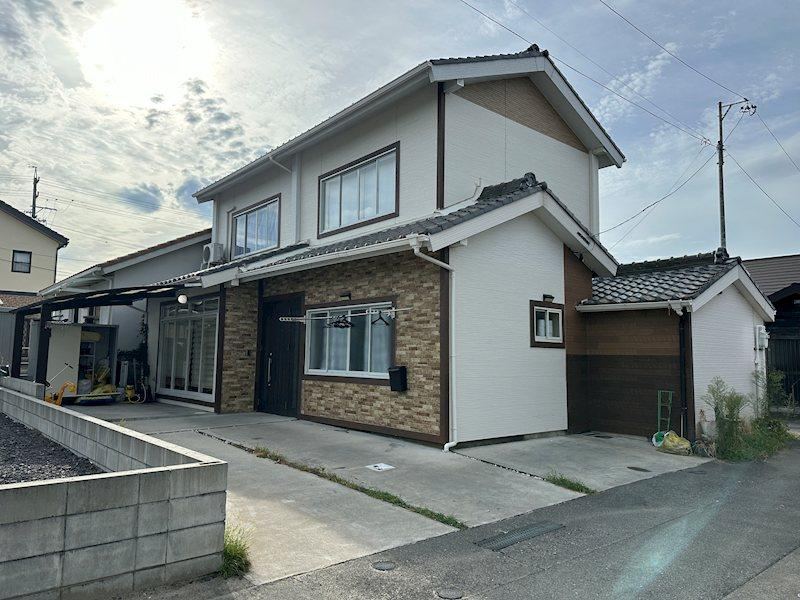 4LDK house in Ichinomiya, Aichi - Photo 1