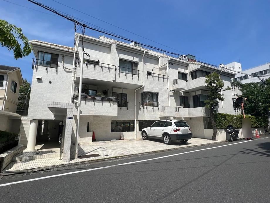 1DK+S apartment in Minato Ward, Tokyo - Photo 1