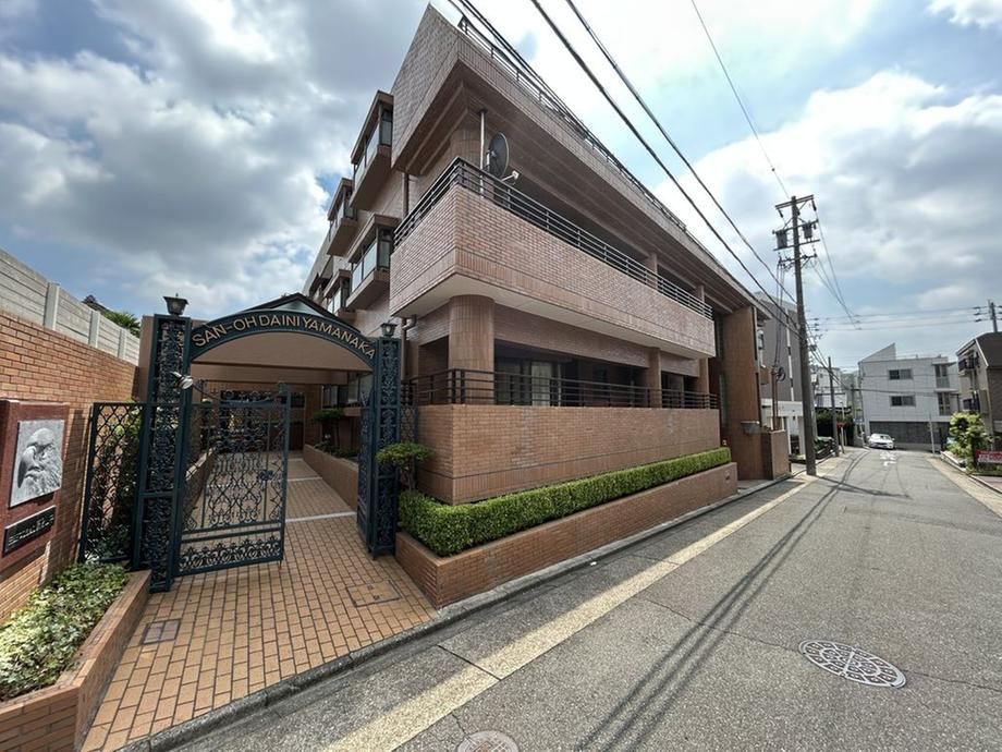 4LDK apartment in Showa Ward, Nagoya, Aichi - Photo 1