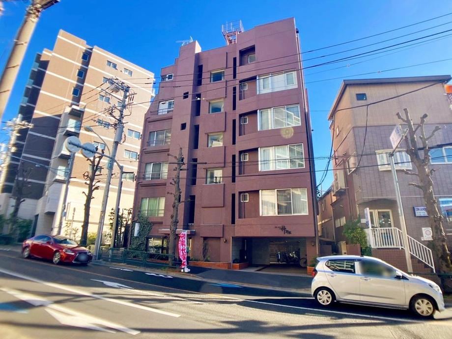 3LDK apartment in Meguro Ward, Tokyo - Photo 1