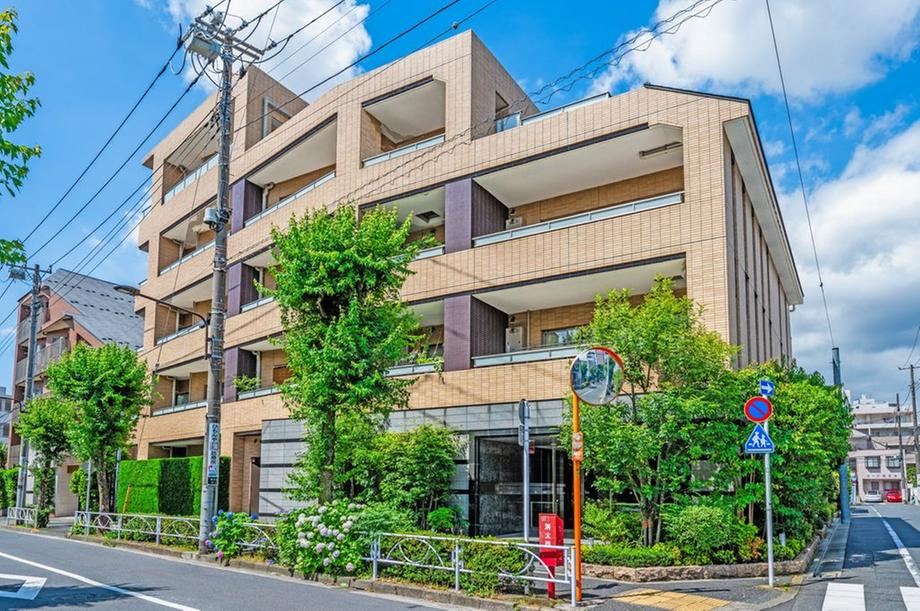 3LDK apartment in Meguro Ward, Tokyo - Photo 1